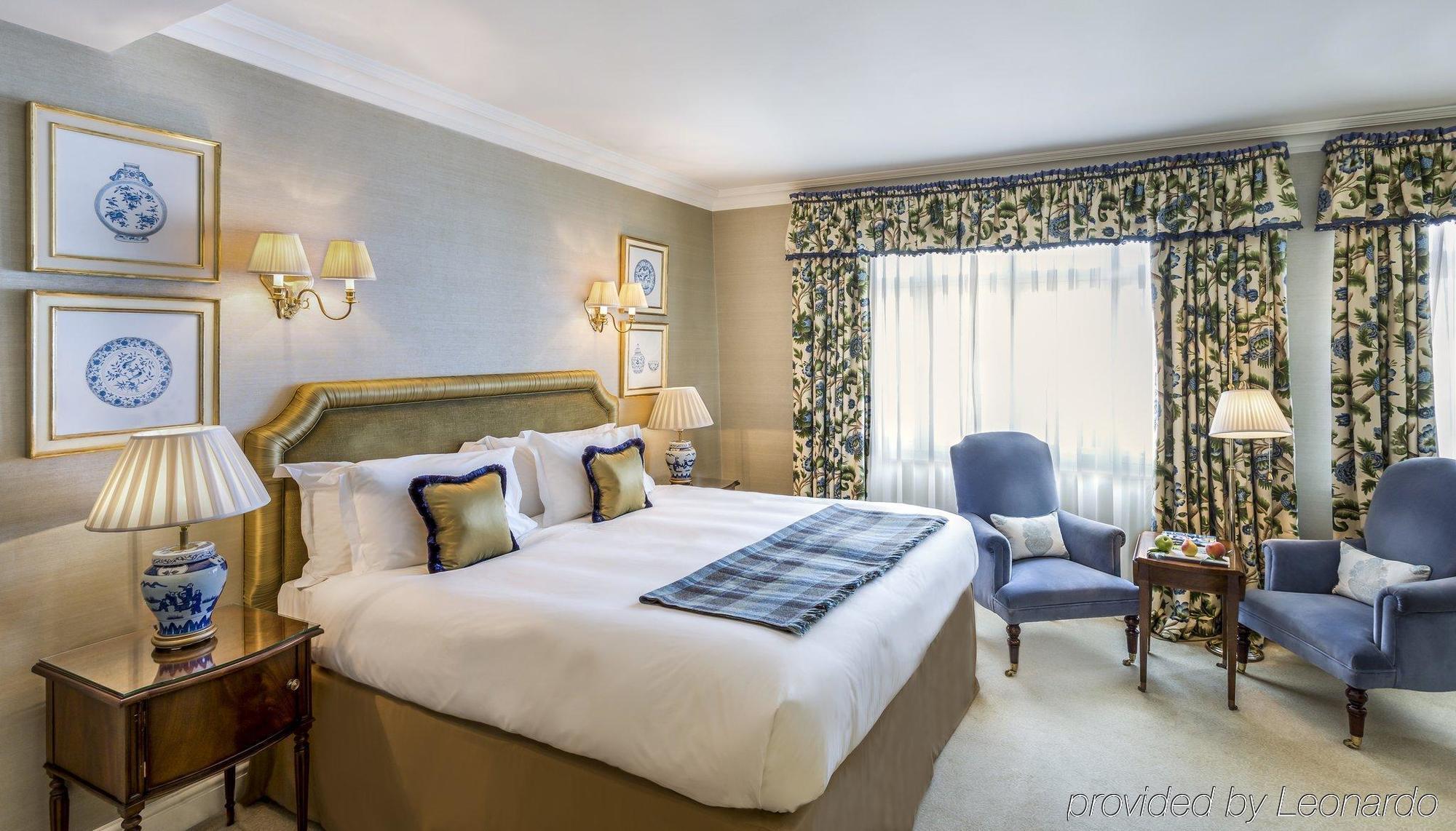 The Stafford London Hotel Kültér fotó A bedroom at the hotel